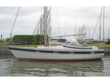 Hallberg-Rassy 352